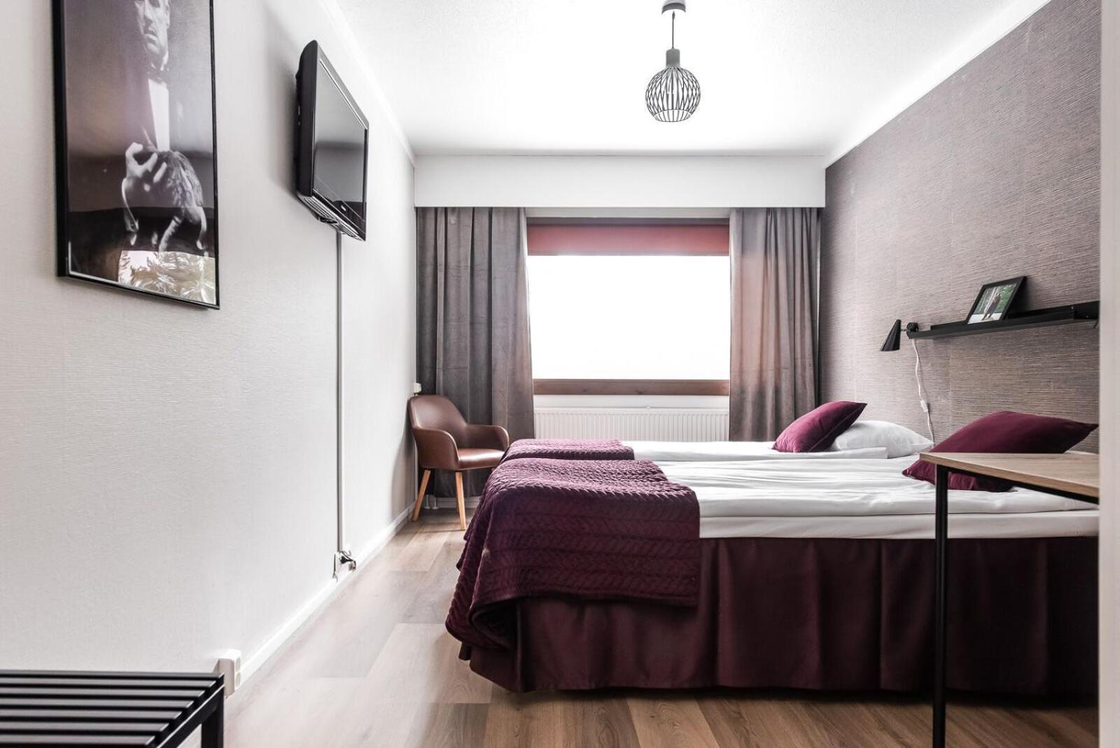 Hotel Kaeenpesae Ylivieska Kültér fotó