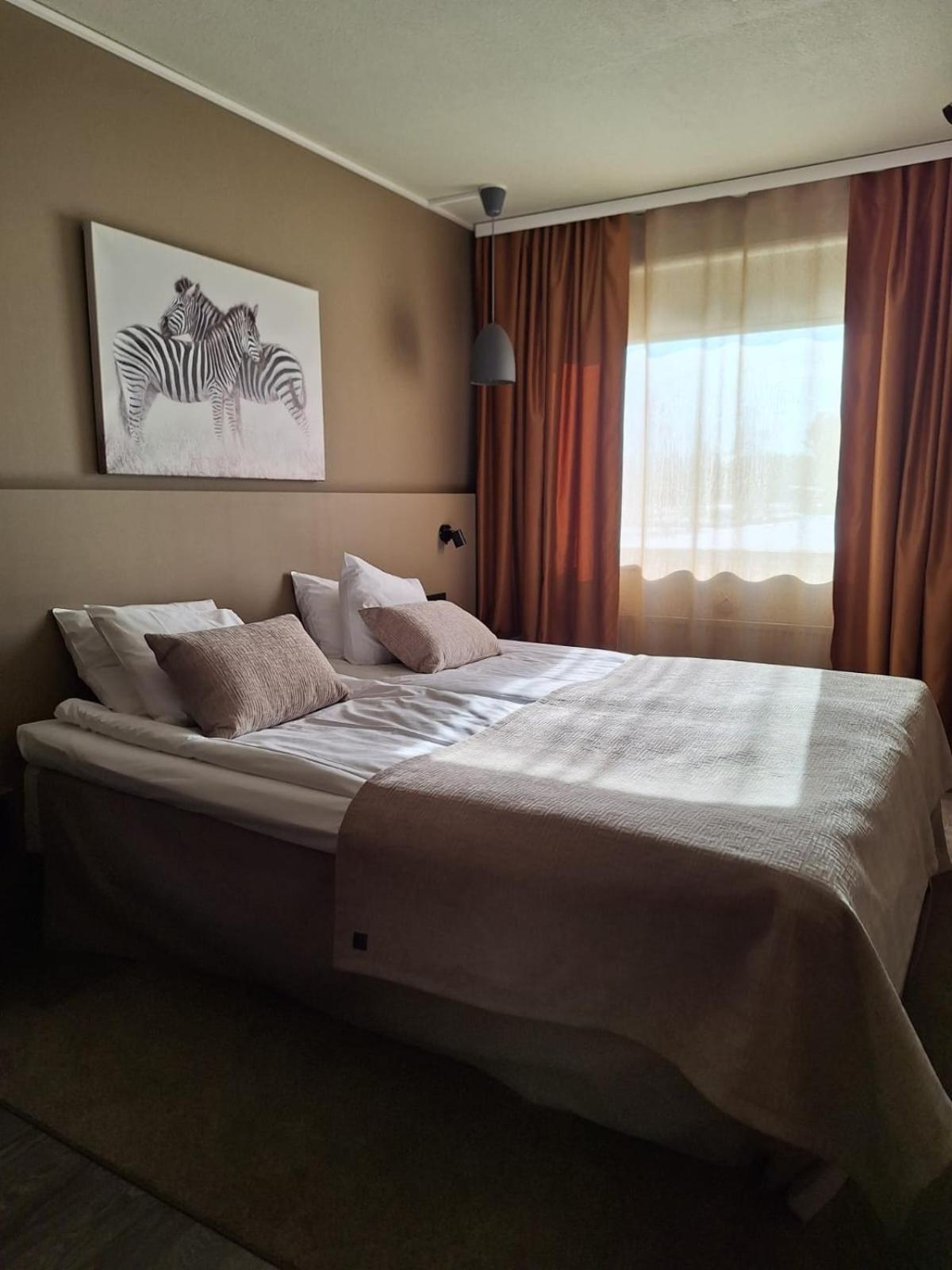 Hotel Kaeenpesae Ylivieska Kültér fotó