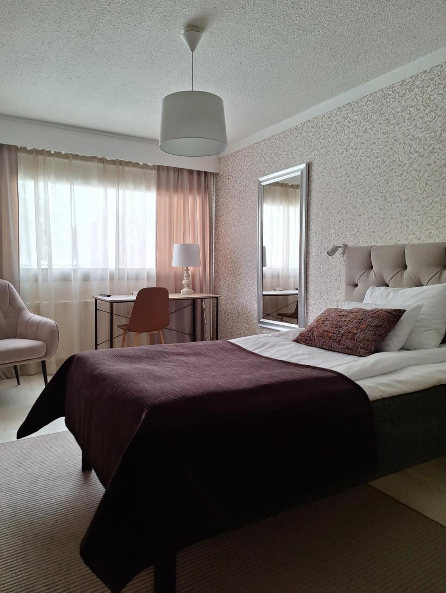 Hotel Kaeenpesae Ylivieska Kültér fotó