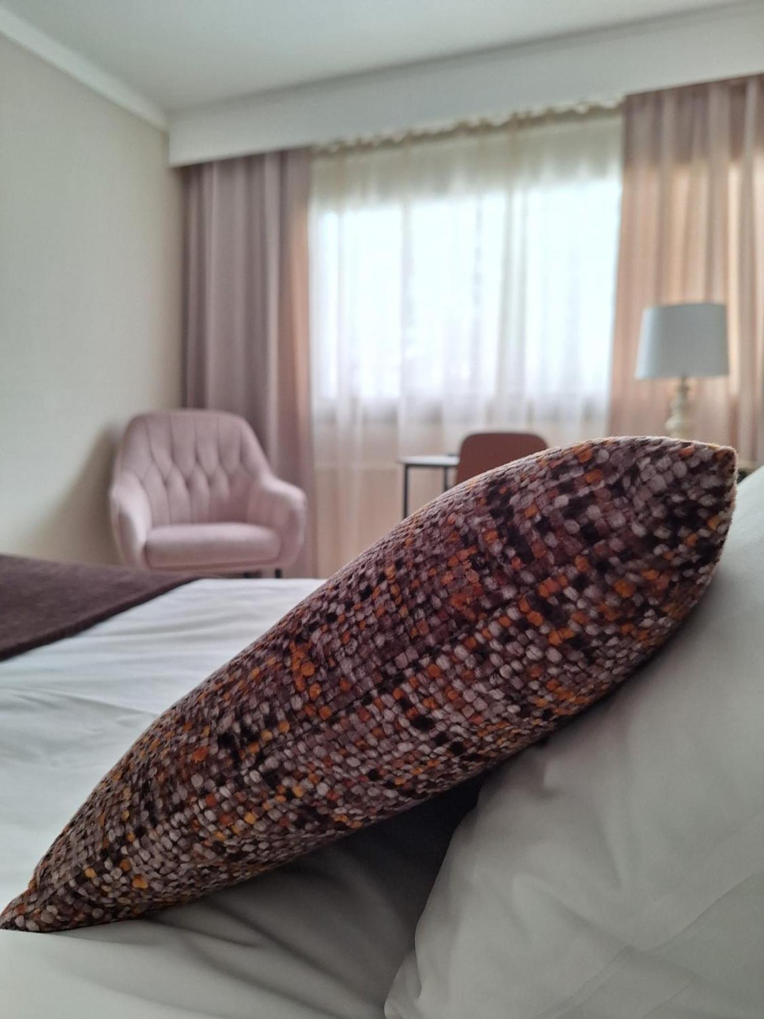 Hotel Kaeenpesae Ylivieska Kültér fotó