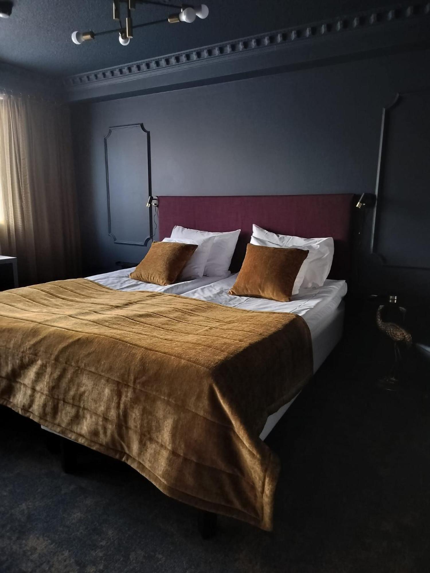 Hotel Kaeenpesae Ylivieska Kültér fotó
