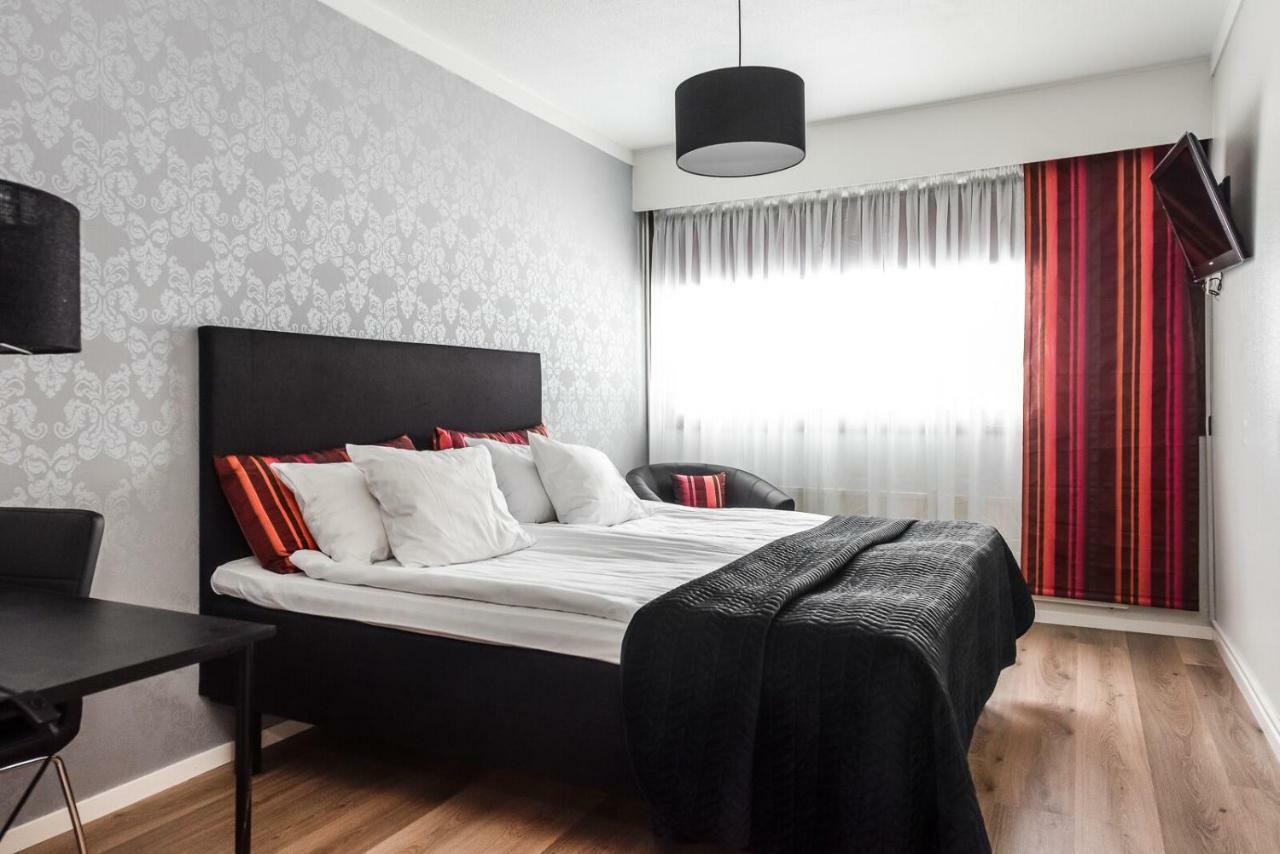 Hotel Kaeenpesae Ylivieska Kültér fotó