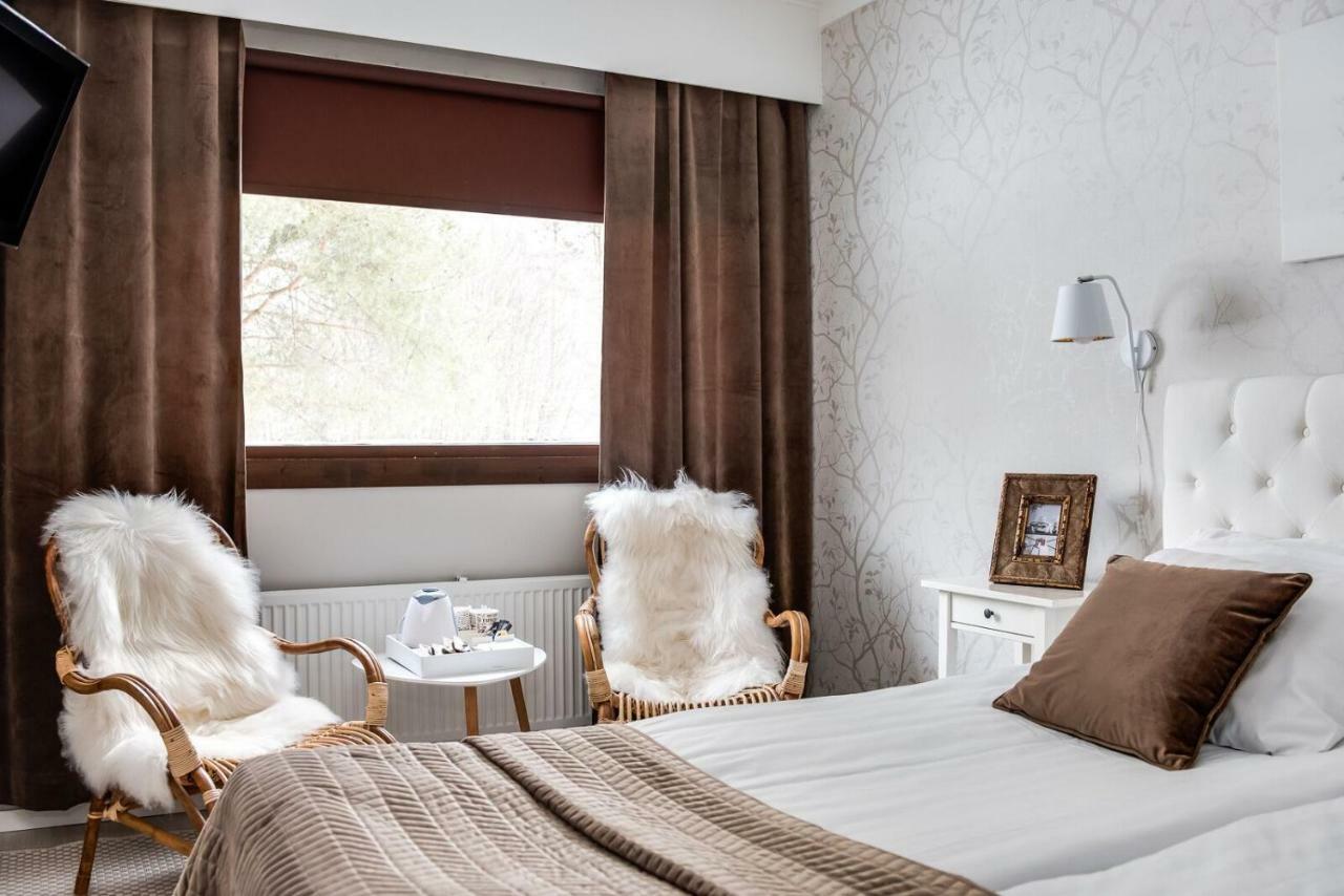 Hotel Kaeenpesae Ylivieska Kültér fotó
