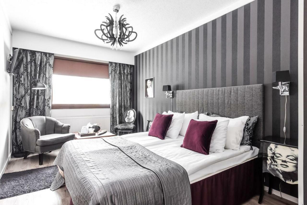 Hotel Kaeenpesae Ylivieska Kültér fotó