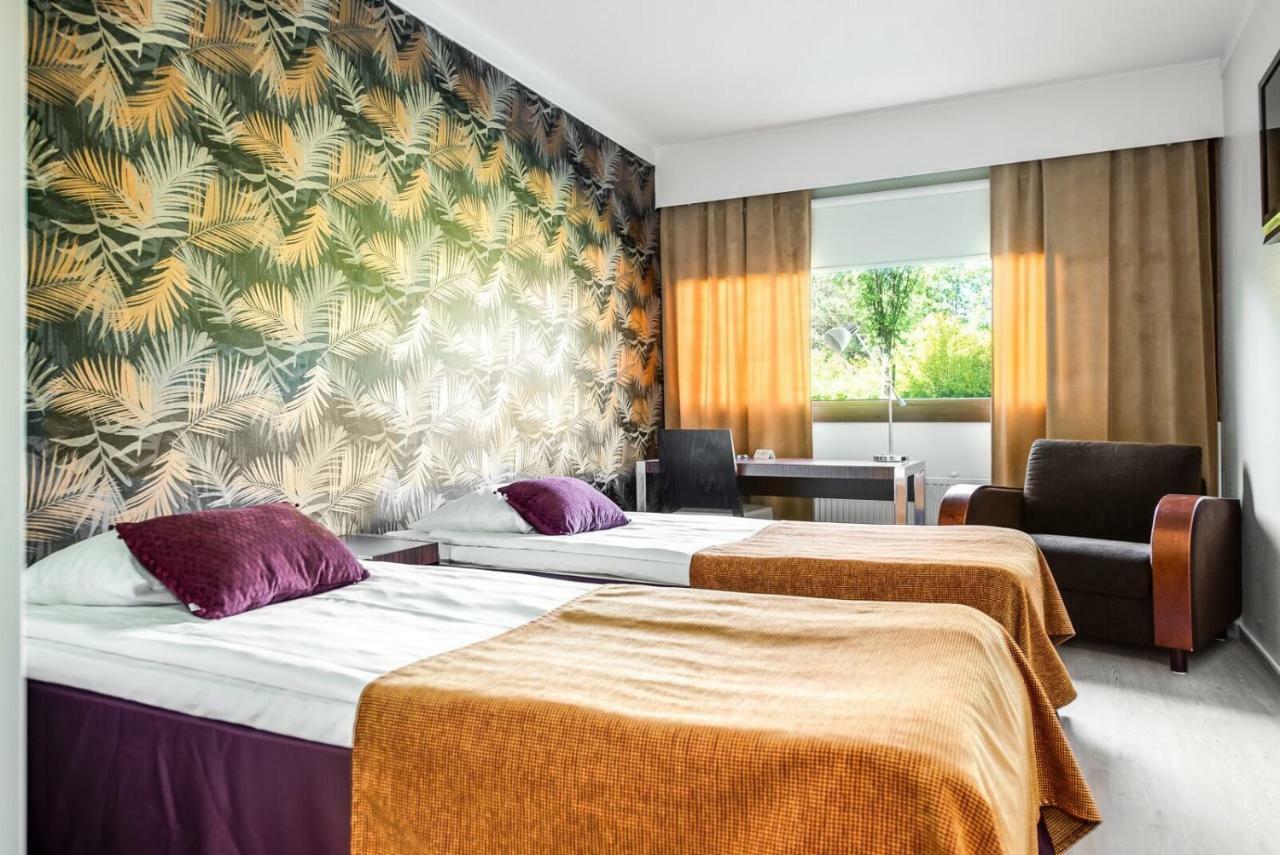 Hotel Kaeenpesae Ylivieska Kültér fotó